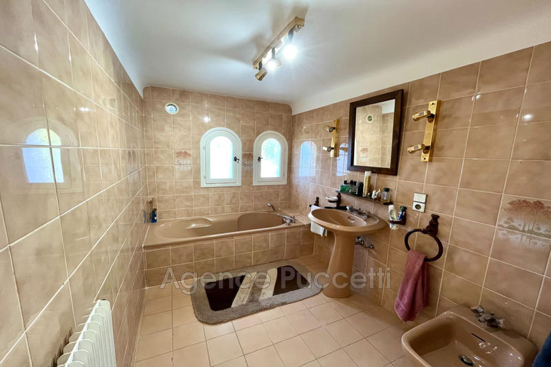 Maison - 203 m² - 7 pièces