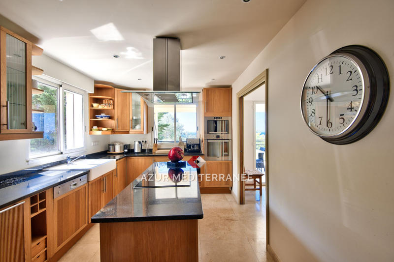 Villa - 369 m² - 6 pièces