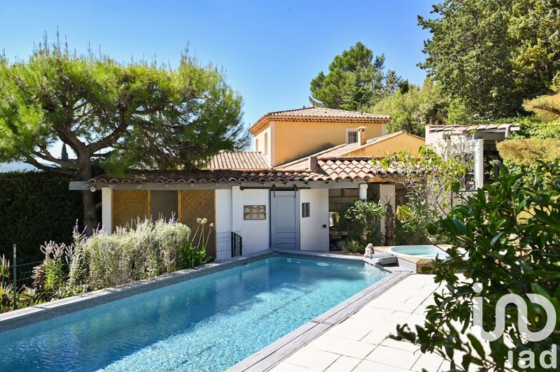 Maison - 180 m² - 7 pièces