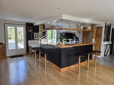 Maison - 293 m² - 9 pièces