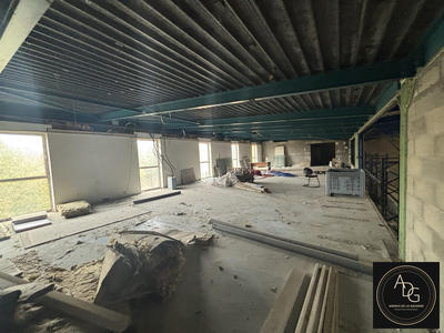 Local d'activités - 211 m²