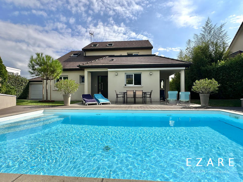 Maison - 180 m² - 8 pièces