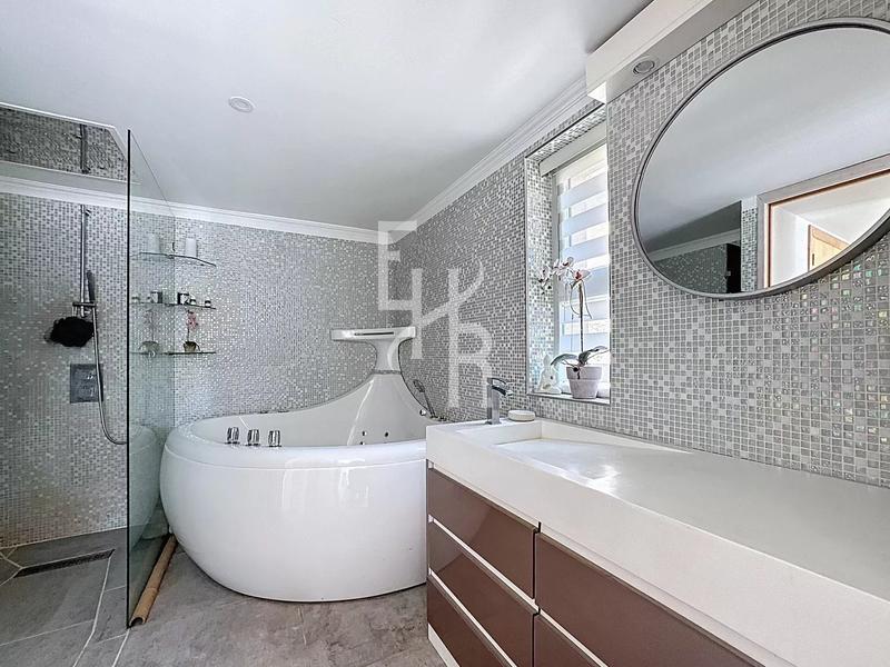 Villa - 200 m² - 8 pièces