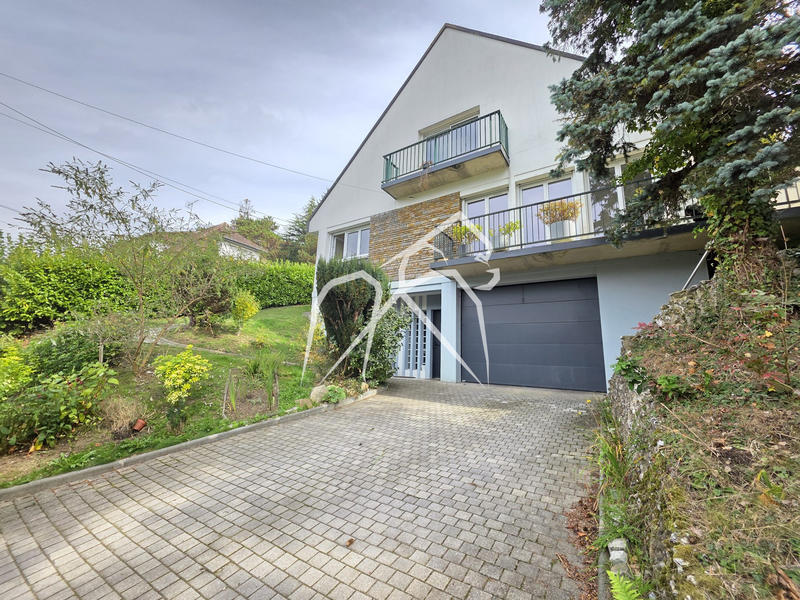 Maison - 220 m² - 7 pièces