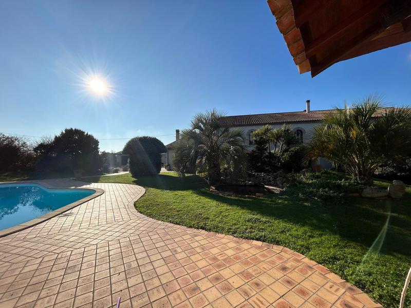 Maison - 430 m² - 9 pièces