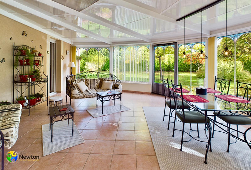 Maison - 260 m² - 9 pièces