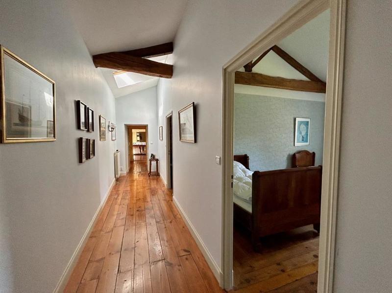 Maison - 335 m² - 10 pièces