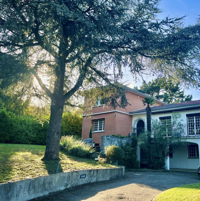 Villa - 298 m² - 10 pièces