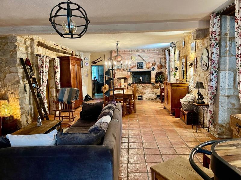 Maison - 331 m² - 10 pièces