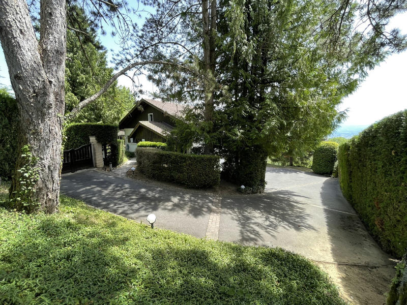 Maison - 228 m² - 7 pièces