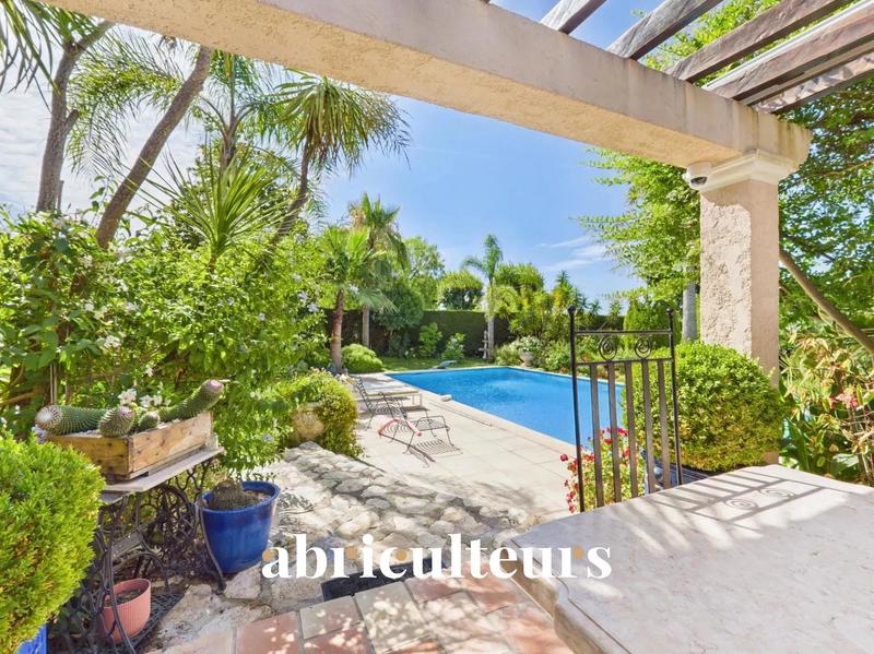 Maison - 276 m² - 7 pièces