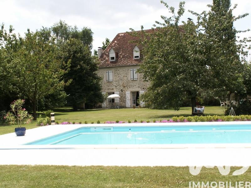 Maison - 200 m² - 8 pièces