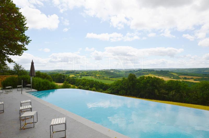 Demeure - 248 m² - 10 pièces