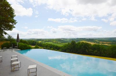 Demeure - 248 m² - 10 pièces