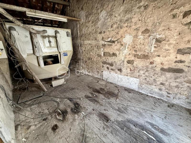 Maison - 240 m² - 9 pièces