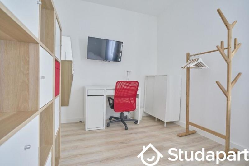 Chambre - 10 m² - 1 pièce