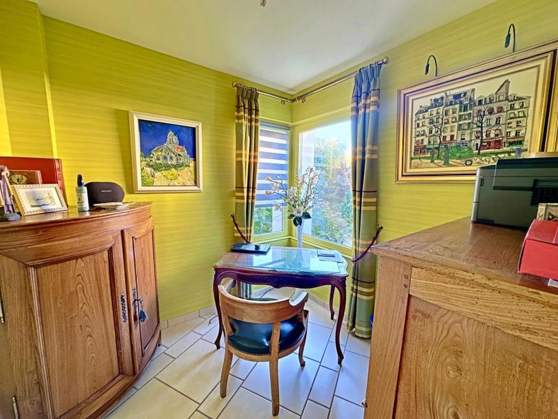 Villa - 241 m² - 8 pièces