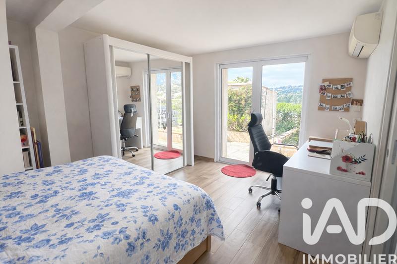 Maison - 220 m² - 6 pièces