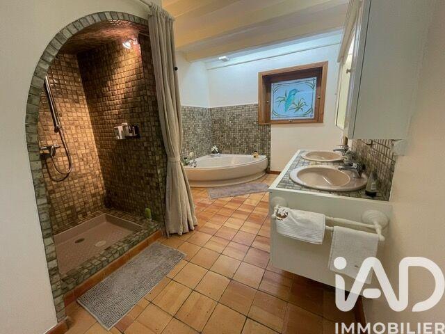 Maison - 762 m² - 17 pièces