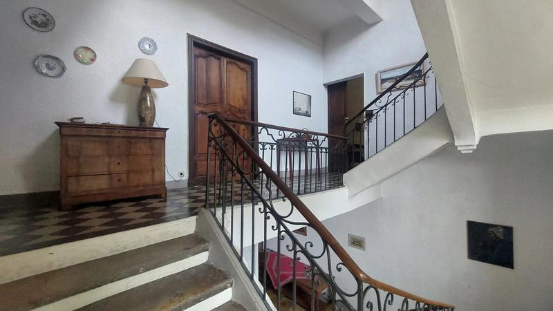 Maison traditionnelle - 341 m² - 12 pièces