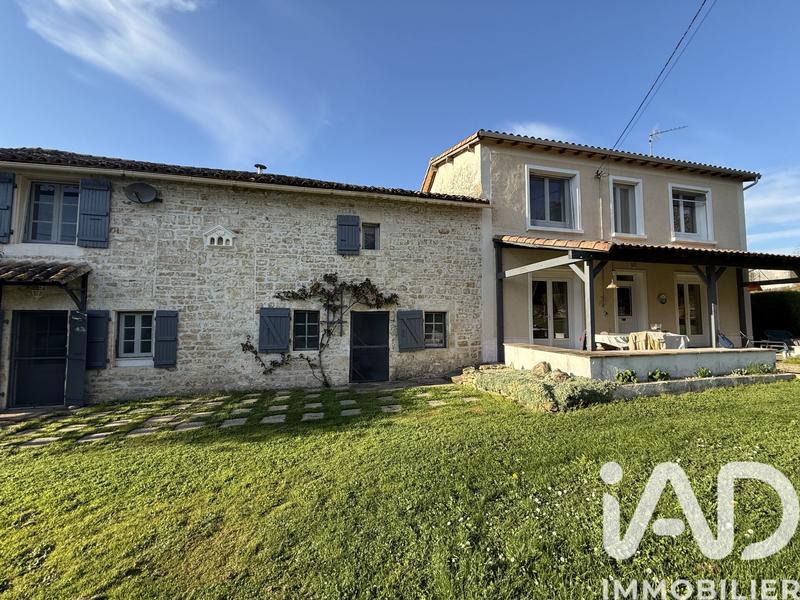 Maison - 225 m² - 9 pièces