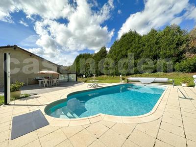 Maison - 234 m² - 6 pièces