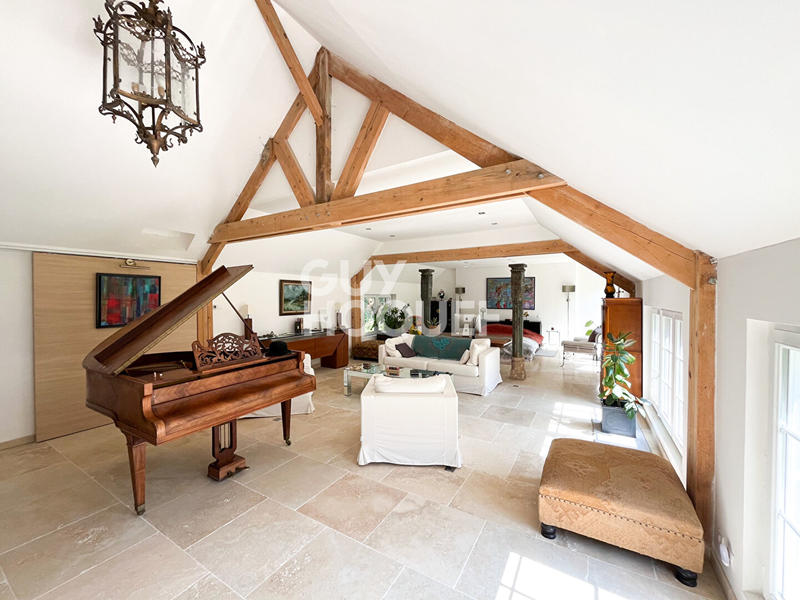 Maison - 460 m² - 16 pièces