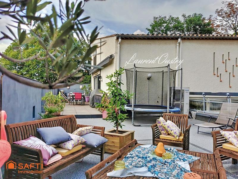 Maison - 270 m² - 10 pièces