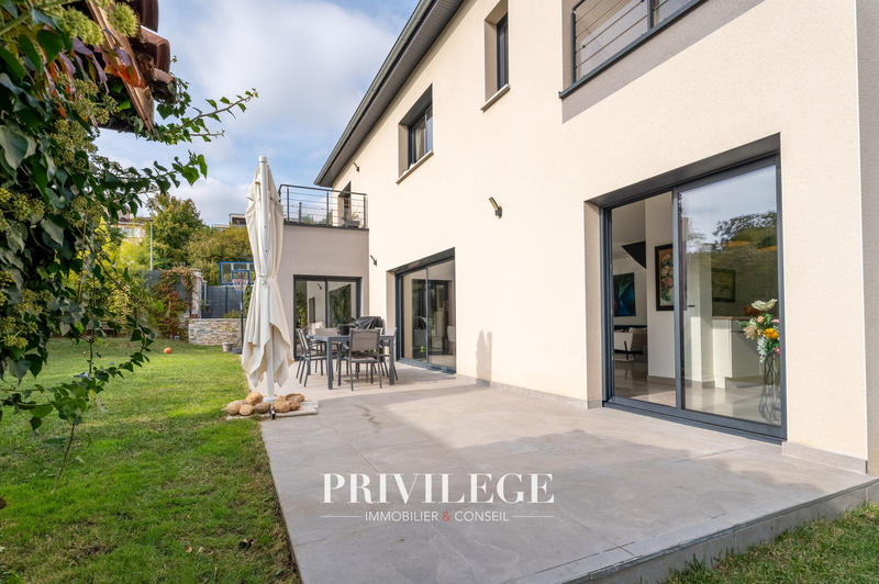 Maison - 199 m² - 6 pièces