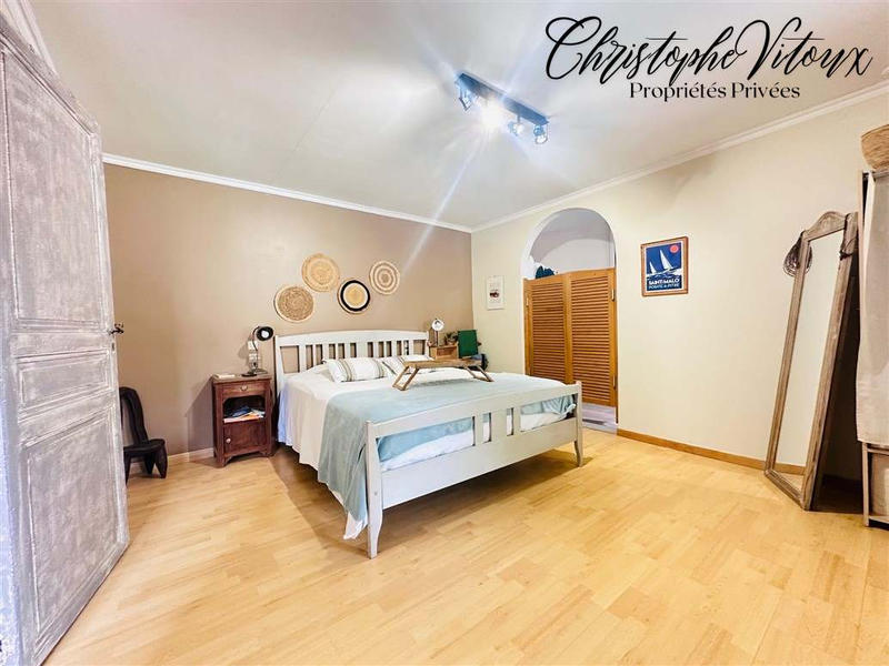 Maison - 231 m² - 7 pièces