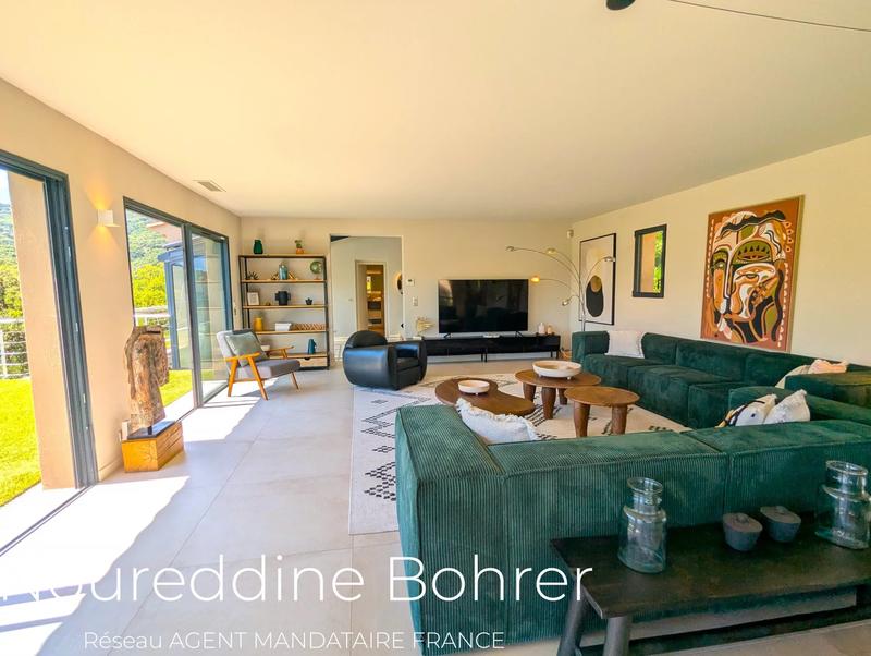 Villa - 260 m² - 7 pièces