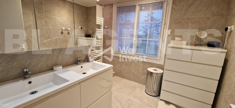 Maison - 244 m² - 10 pièces