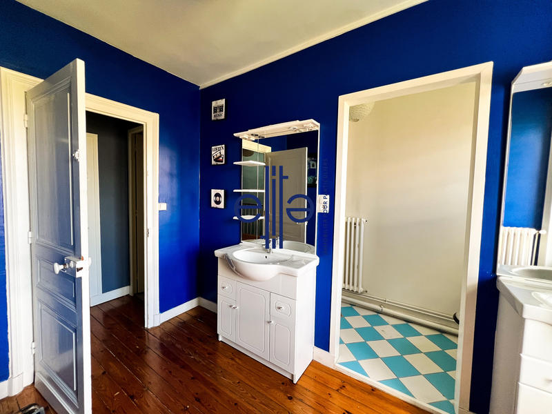 Maison - 204 m² - 9 pièces