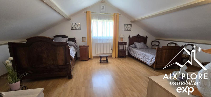 Maison - 228 m² - 7 pièces