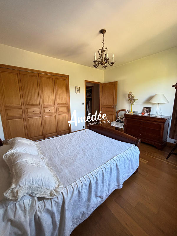 Maison traditionnelle - 193 m² - 6 pièces