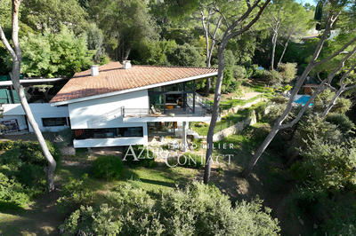 Villa - 245 m² - 6 pièces