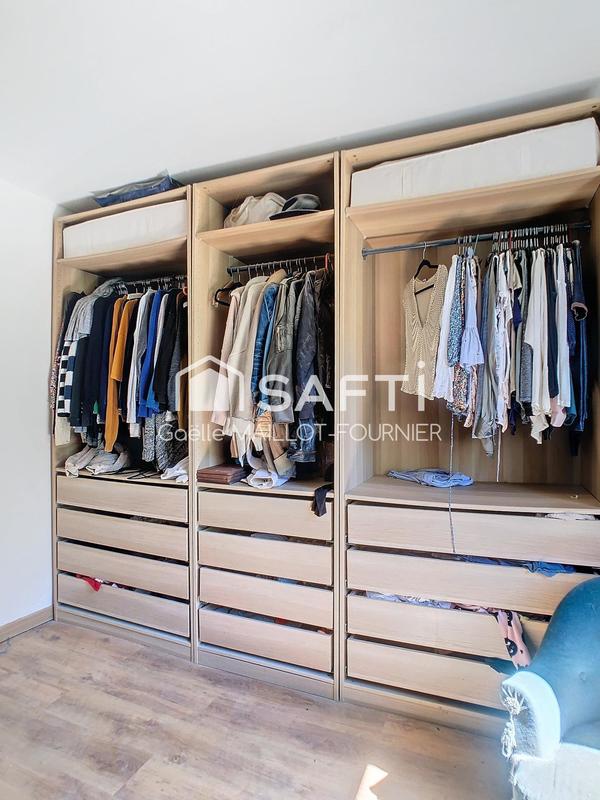 Maison - 237 m² - 12 pièces