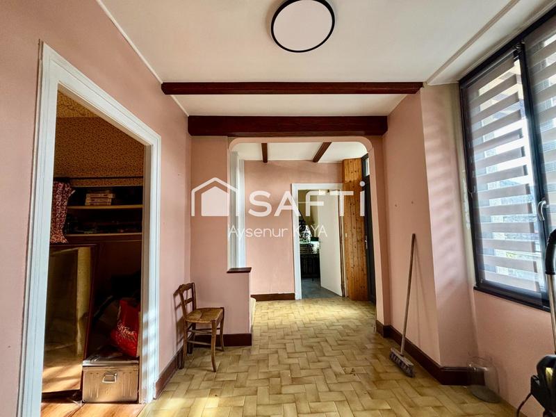 Maison - 250 m² - 8 pièces