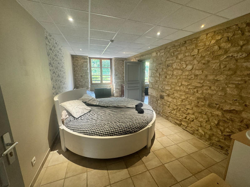 Propriété - 1 500 m² - 23 pièces