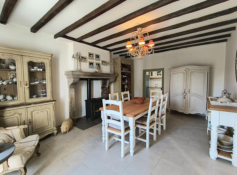 Maison - 231 m² - 7 pièces