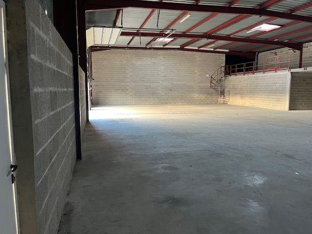 Entrepôt - 530 m²