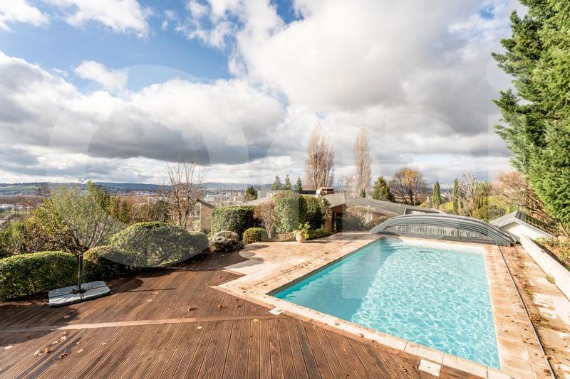 Villa - 366 m² - 6 pièces