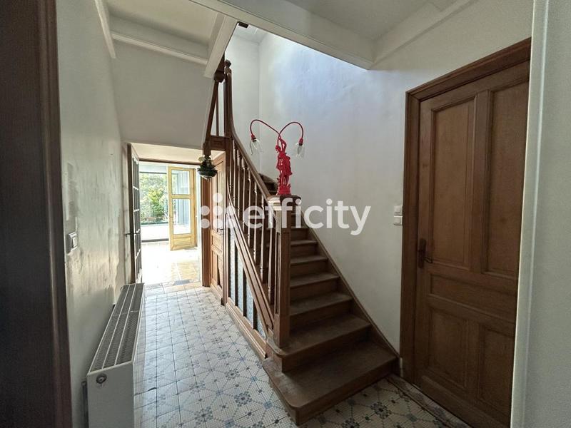 Maison - 207 m² - 7 pièces