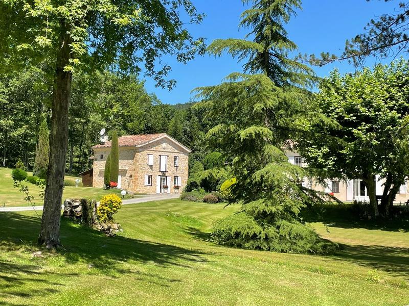 Propriété - 500 m² - 15 pièces