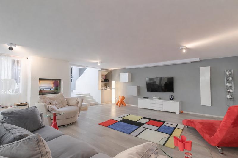 Maison - 246 m² - 7 pièces