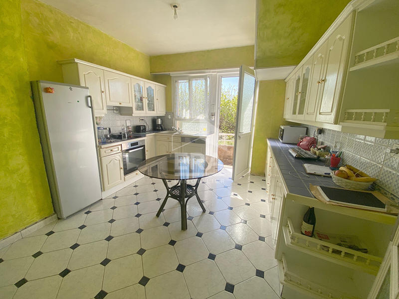 Maison - 216 m² - 9 pièces