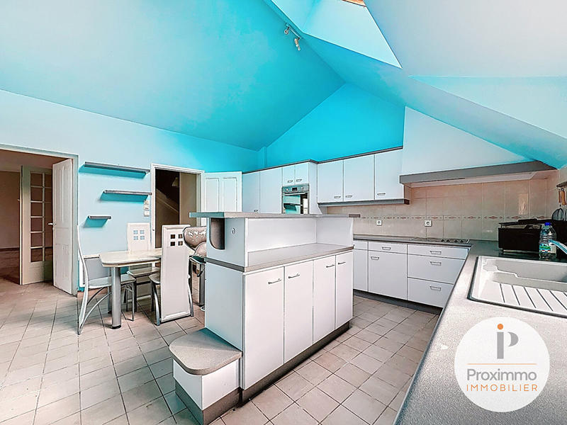 Maison - 231 m² - 7 pièces