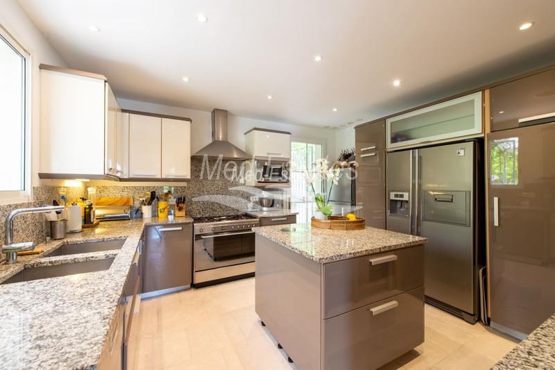 Villa - 250 m² - 5 pièces