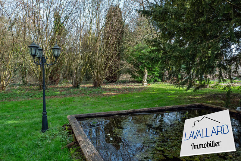 Maison - 205 m² - 9 pièces