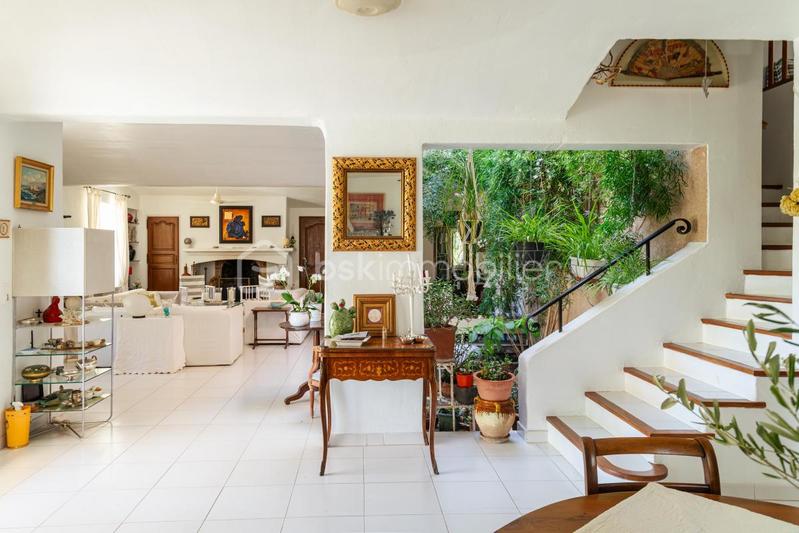 Propriété - 220 m² - 8 pièces